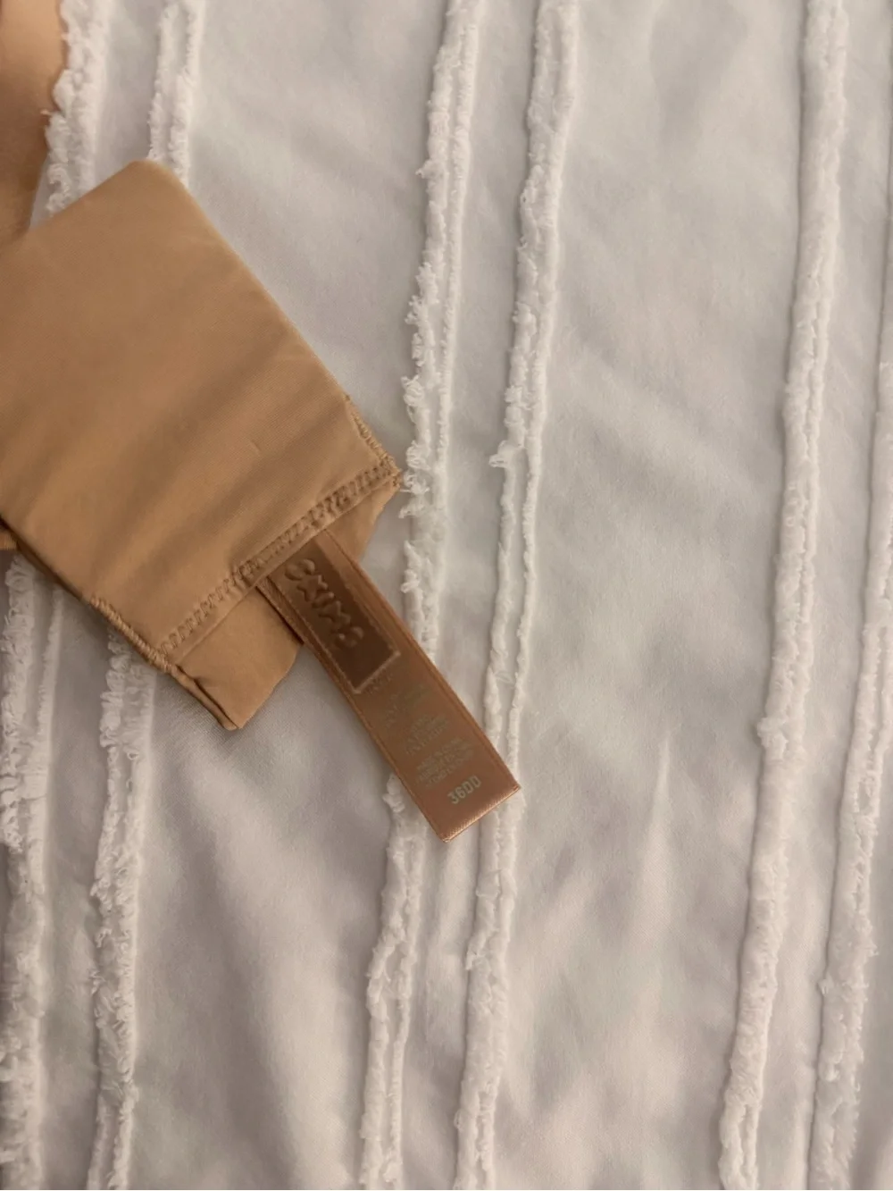 SKIMS Smooth Nude Contour Bra in Tan - Picture 3 of 3